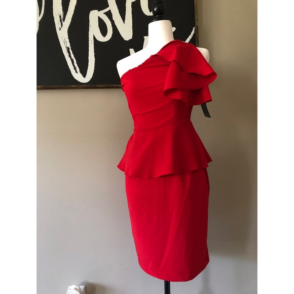 Elegant one shoulder red dress - Picture 3 of 10